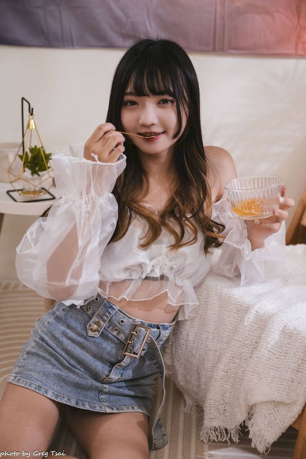 性感少女小穎蕾丝上衣牛仔短裙手握小吉他写真-80