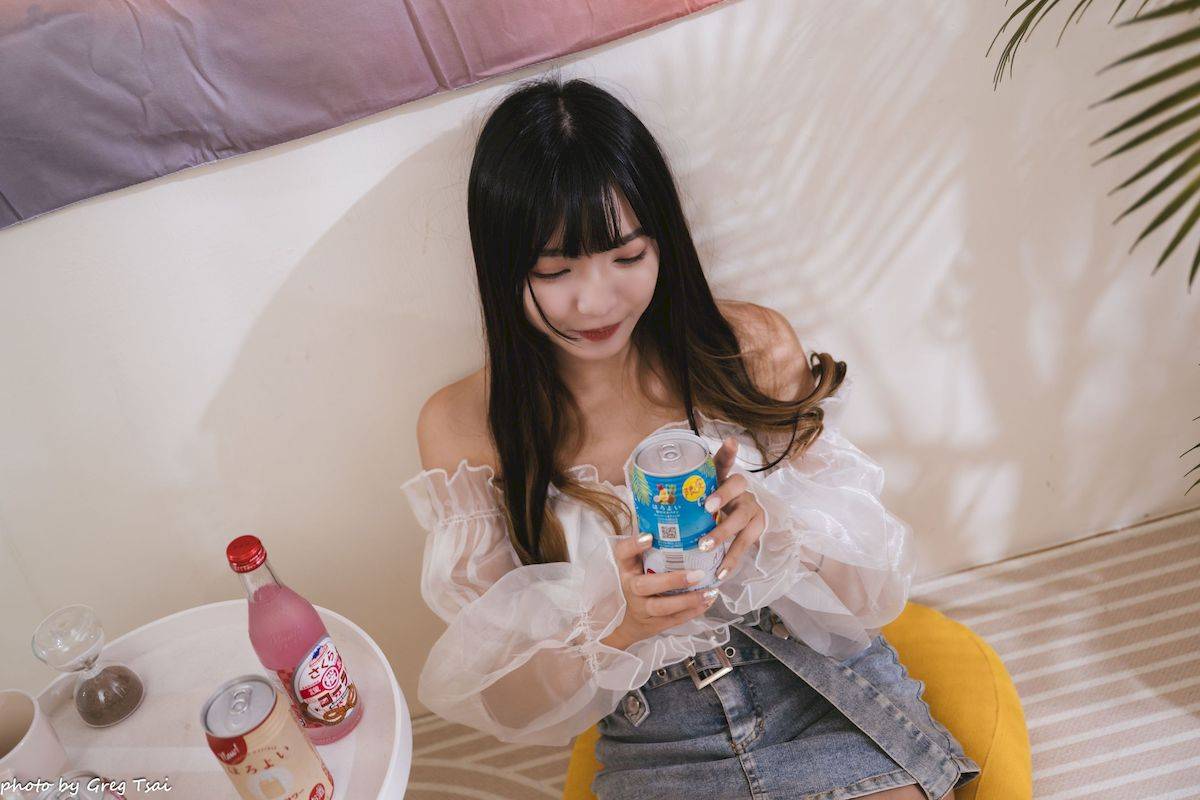 性感少女小穎蕾丝上衣牛仔短裙手握小吉他写真-98