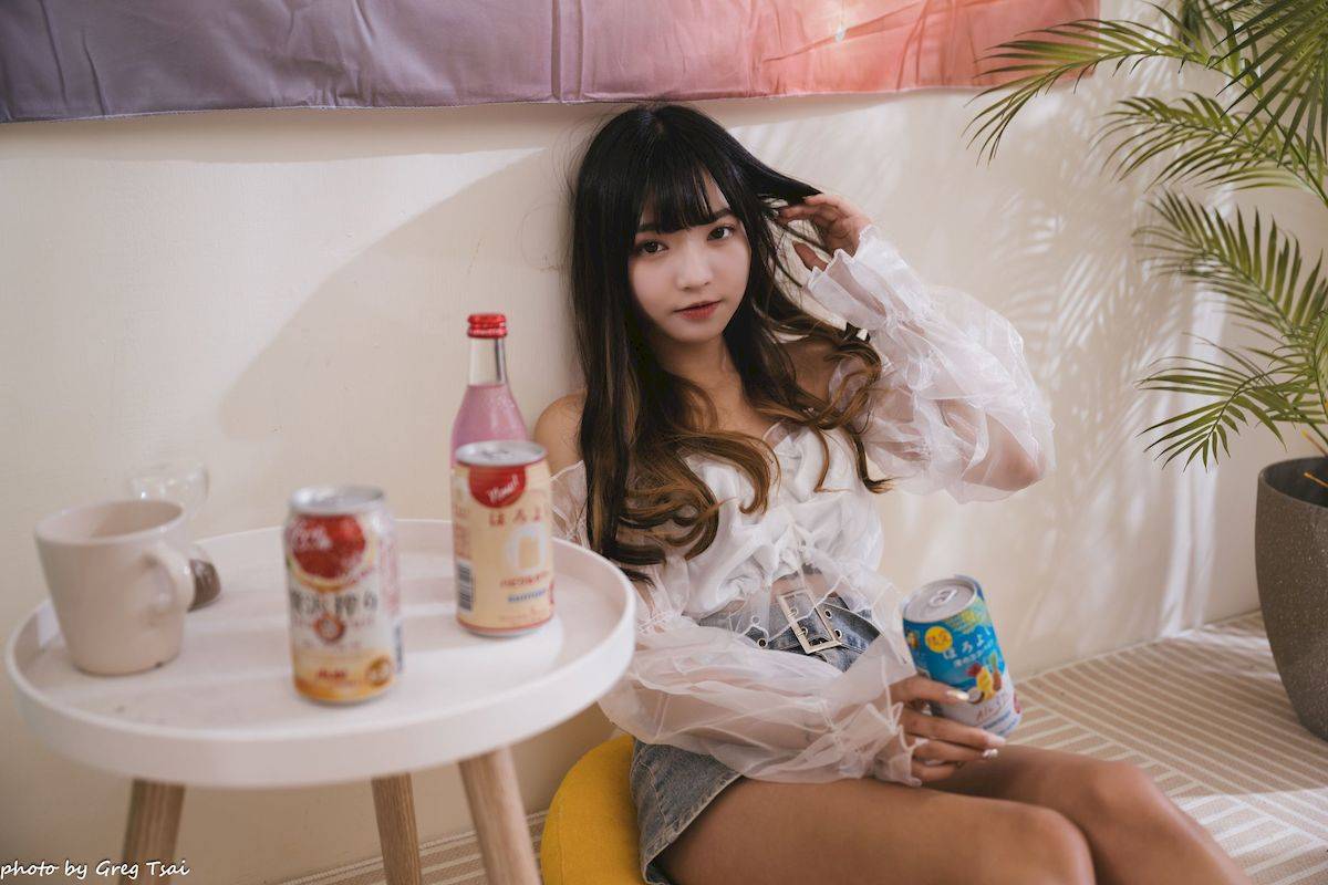 性感少女小穎蕾丝上衣牛仔短裙手握小吉他写真-101