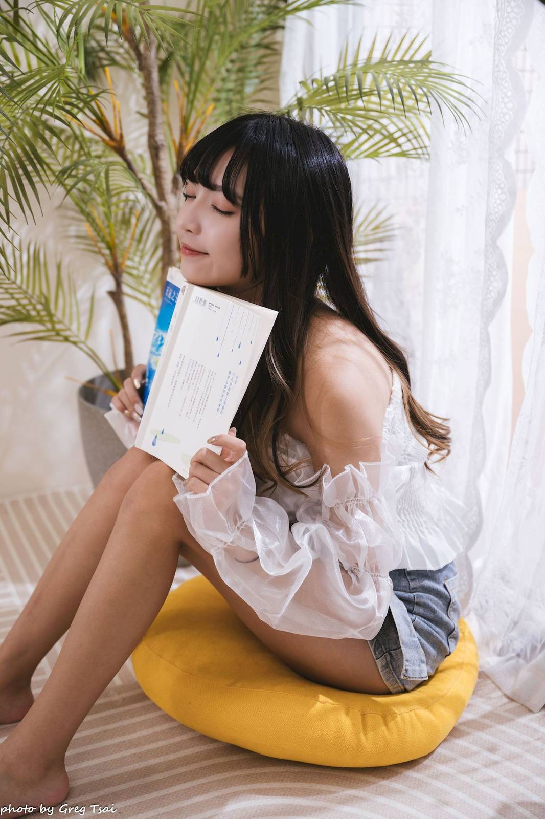 性感少女小穎蕾丝上衣牛仔短裙手握小吉他写真-117