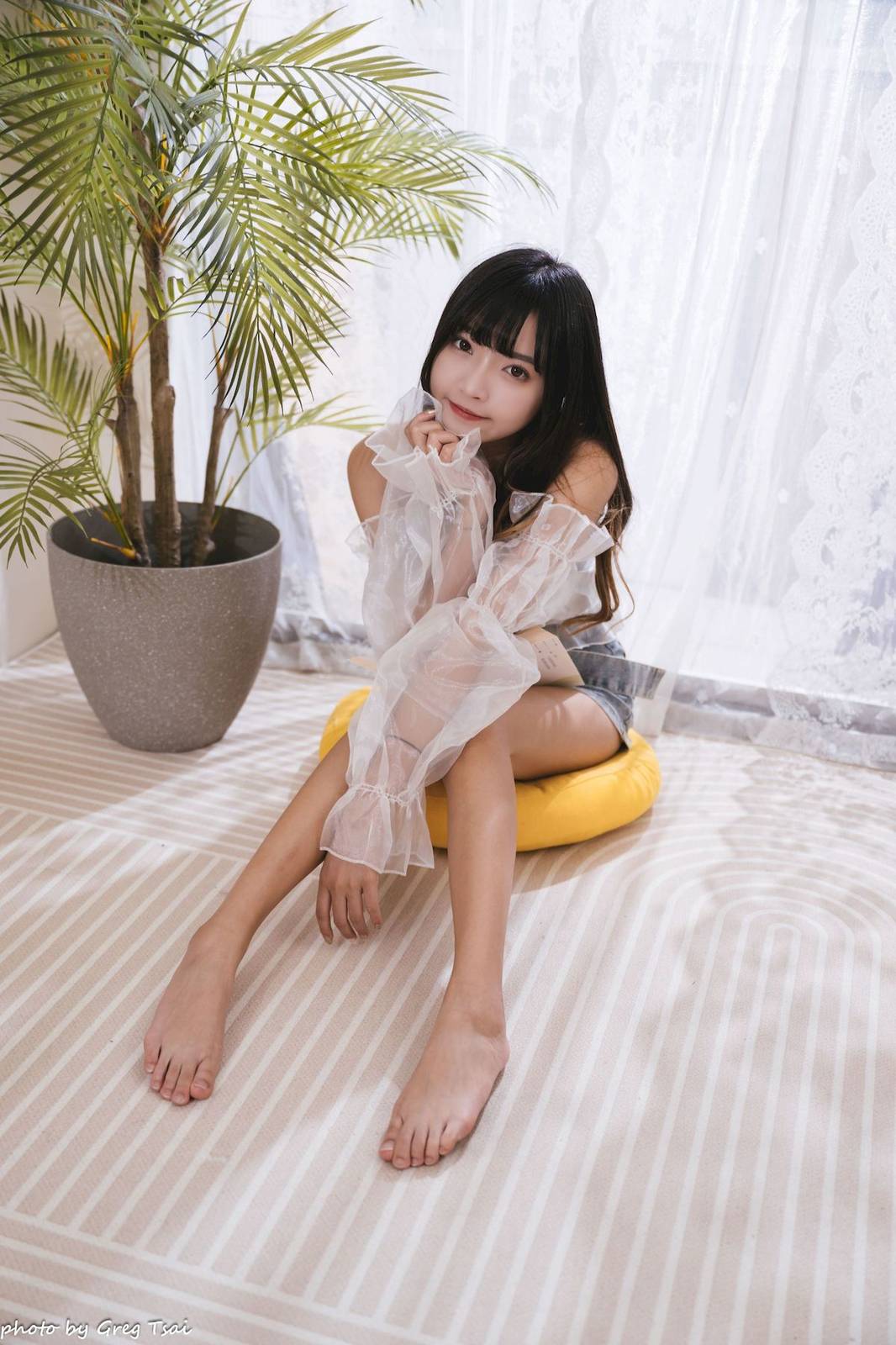 性感少女小穎蕾丝上衣牛仔短裙手握小吉他写真-113