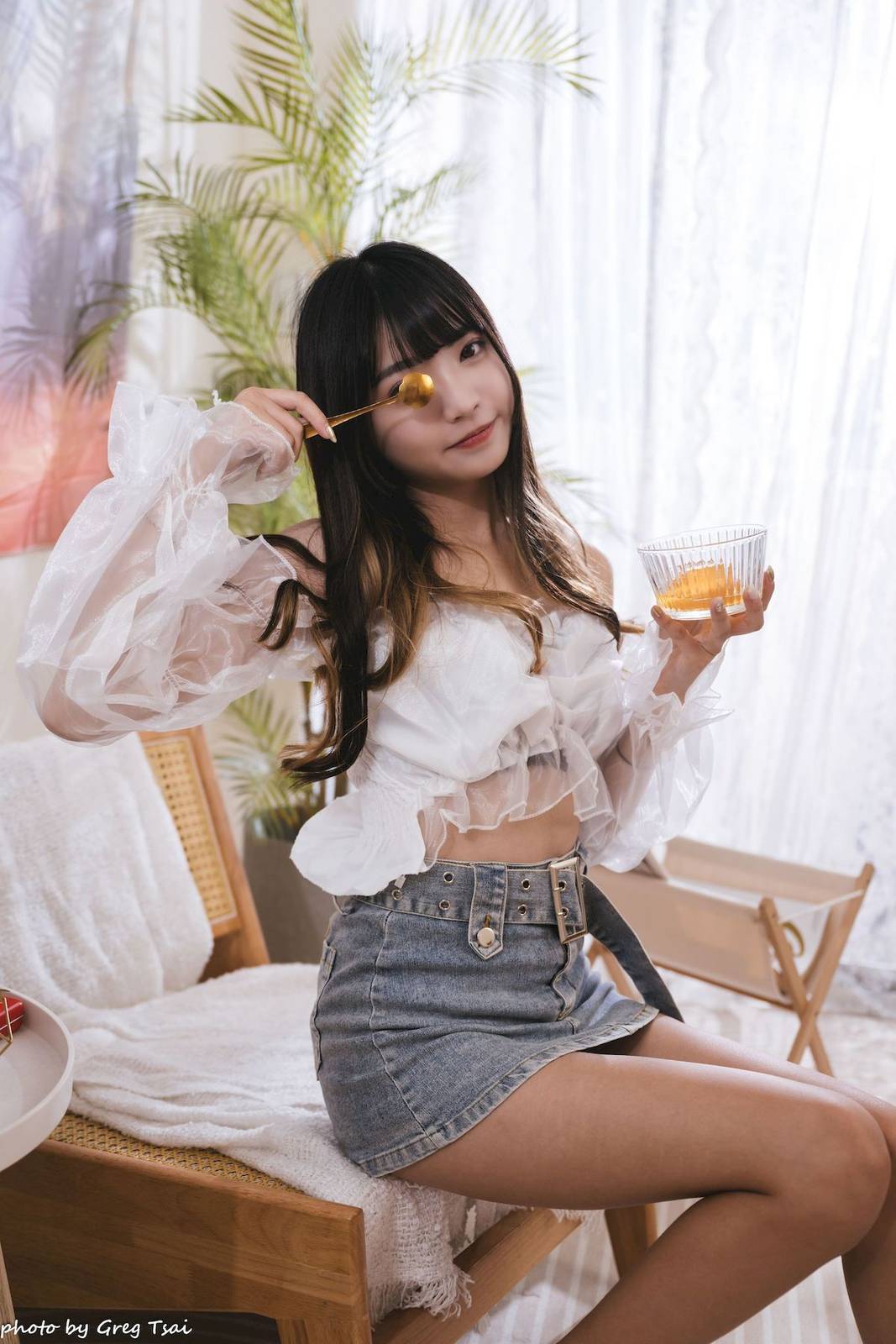 性感少女小穎蕾丝上衣牛仔短裙手握小吉他写真-129