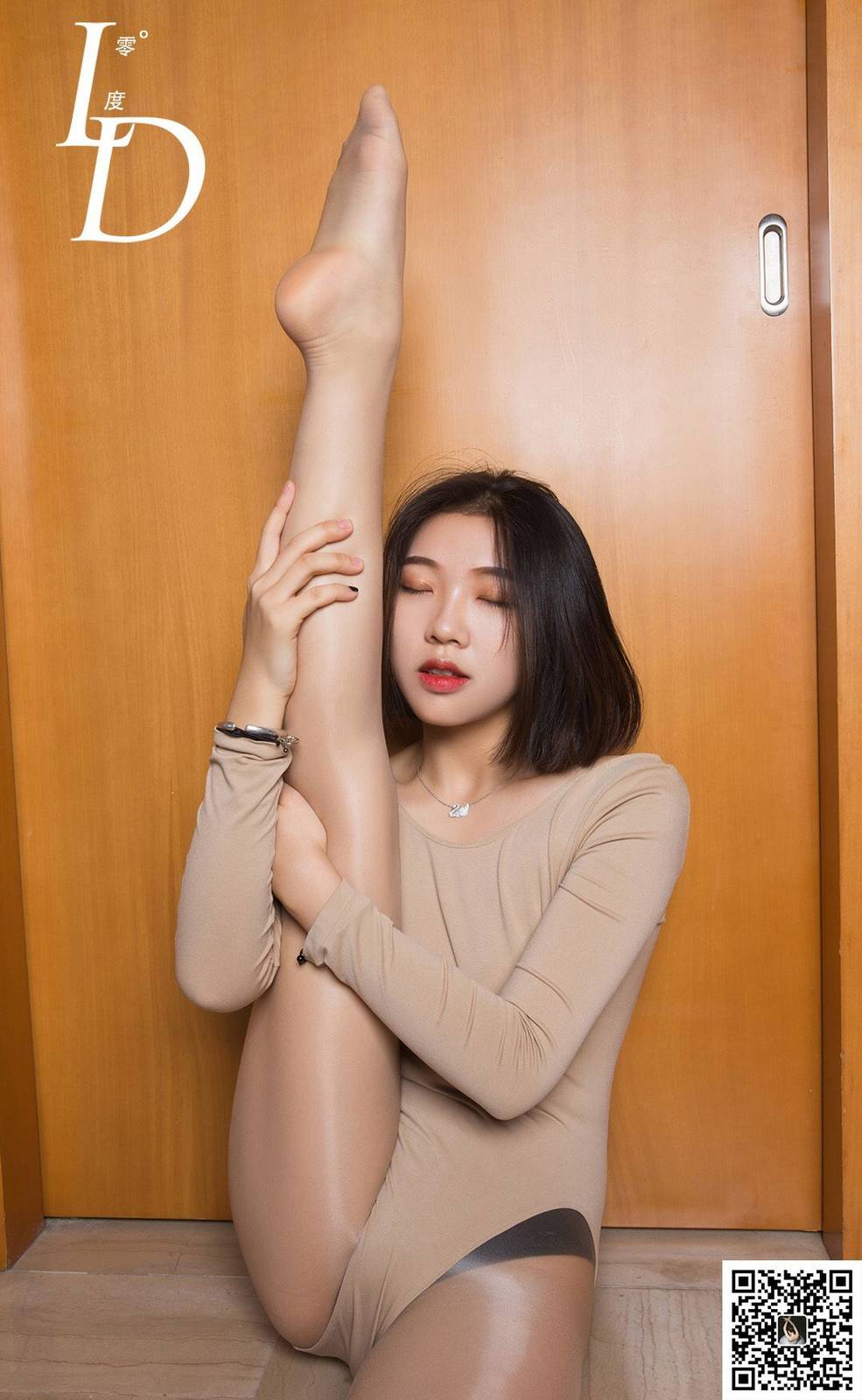 LD零度舞蹈生薇薇肉丝美腿大秀一字马练舞日常-39