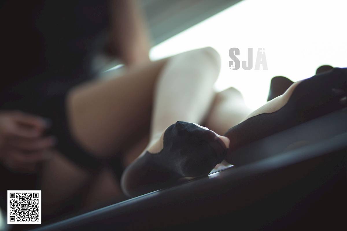 SJA佳爷黑白宽檐帽无袖修身连衣裙闺蜜视角写真-62