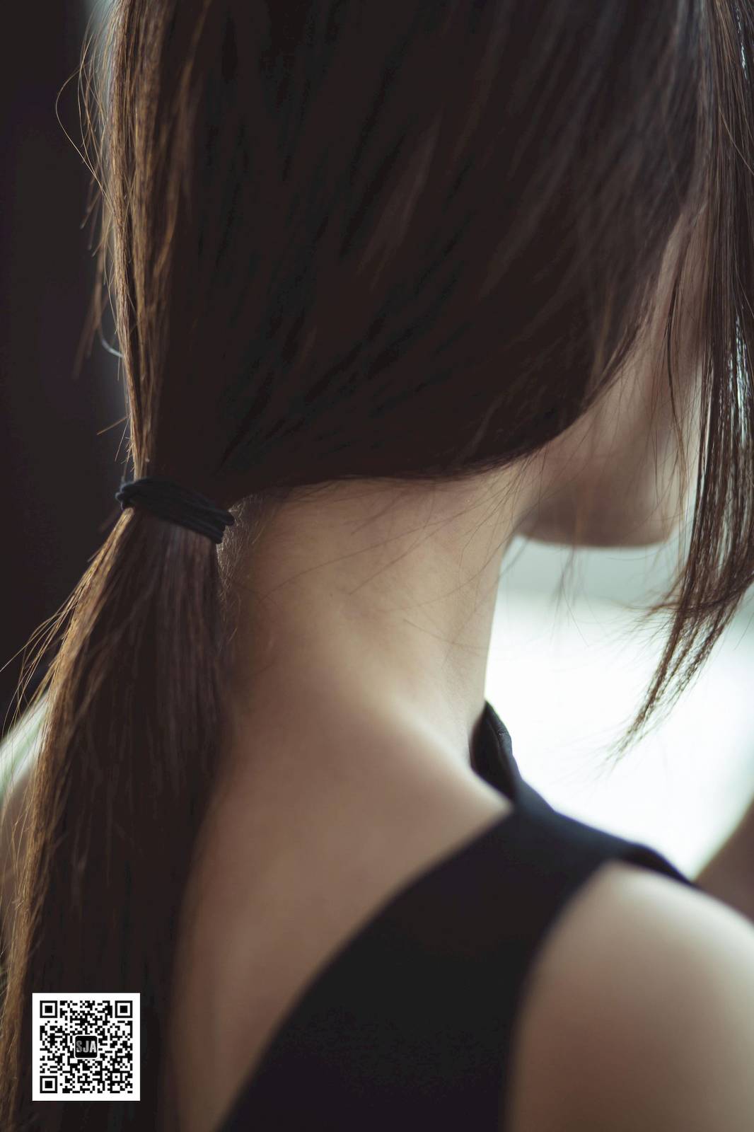 SJA佳爷黑白宽檐帽无袖修身连衣裙闺蜜视角写真-64