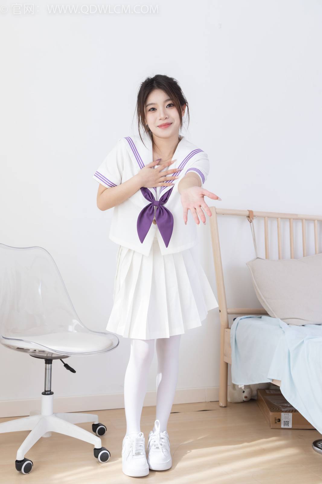 物恋传媒模特闪闪白色JK制服套装白丝板鞋写真