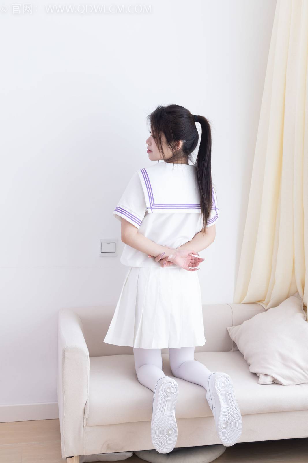 物恋传媒模特闪闪白色JK制服套装白丝板鞋写真-48