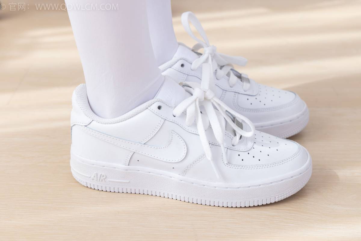 物恋传媒模特闪闪白色JK制服套装白丝板鞋写真-75