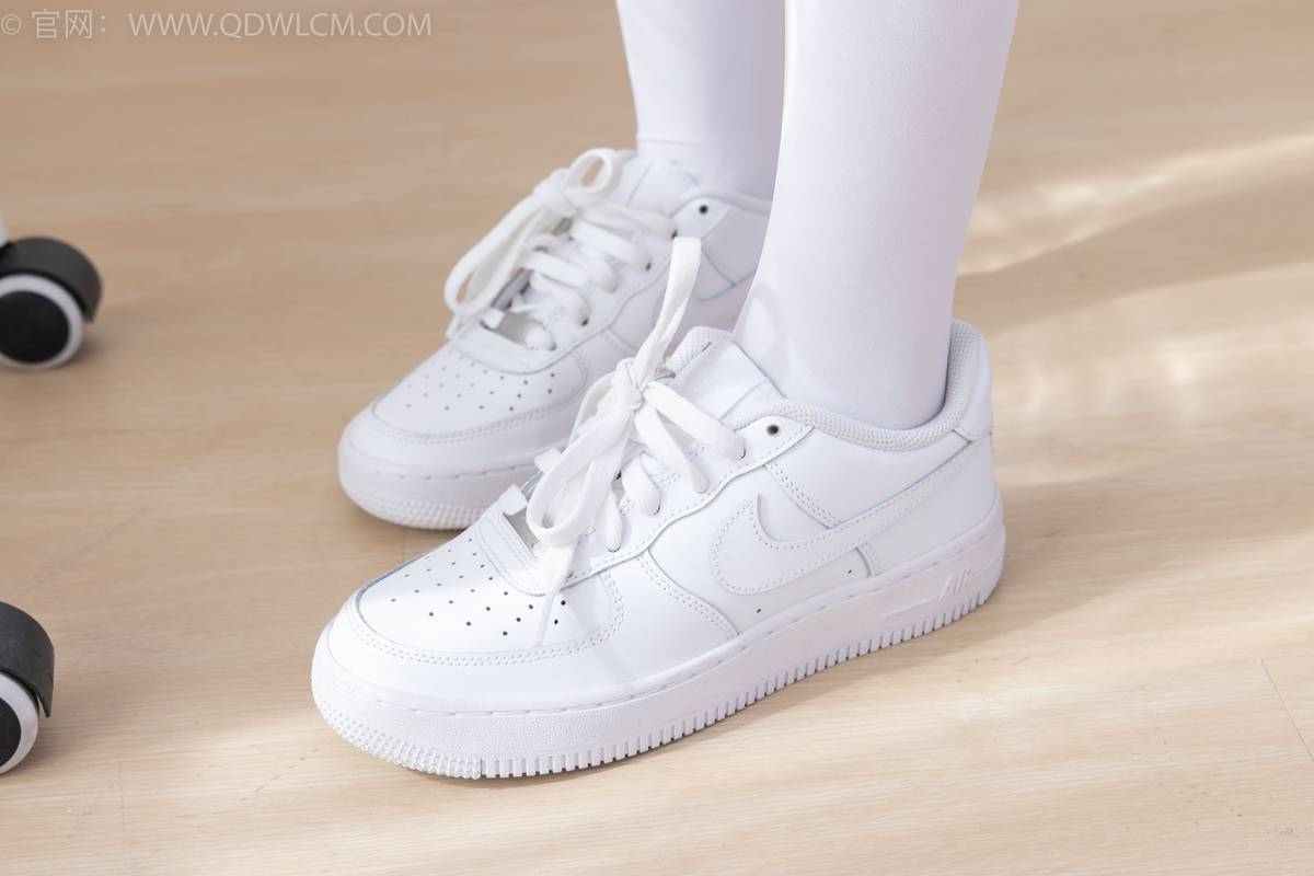 物恋传媒模特闪闪白色JK制服套装白丝板鞋写真-94