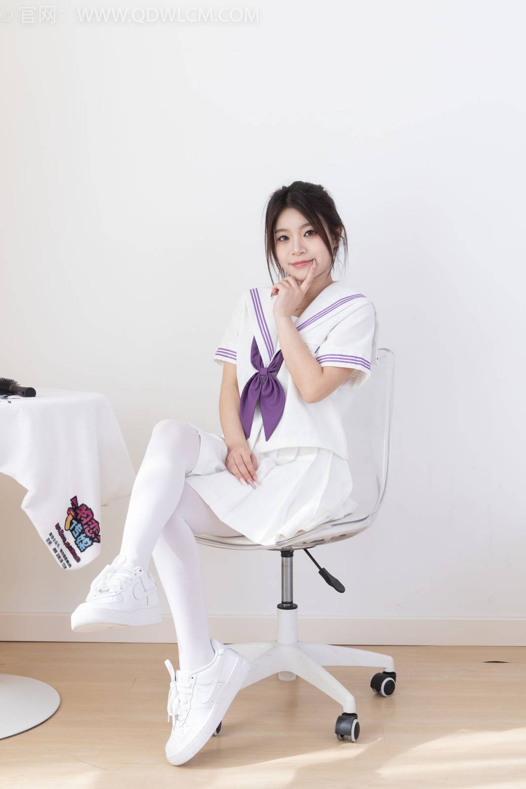 物恋传媒模特闪闪白色JK制服套装白丝板鞋写真-102