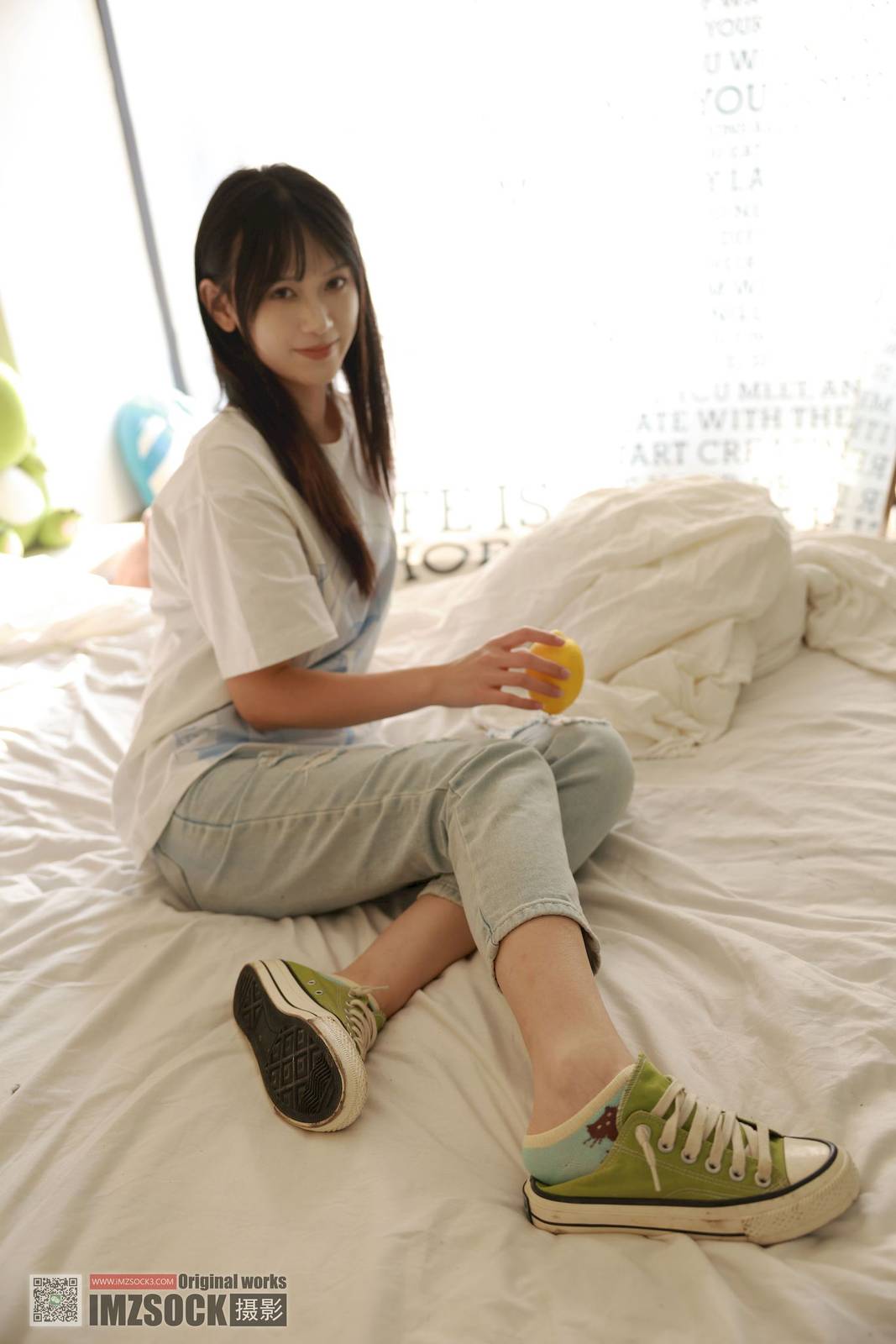 MZSOCK爱美足梦瑶白色上衣破洞牛仔裤阳光写真-30