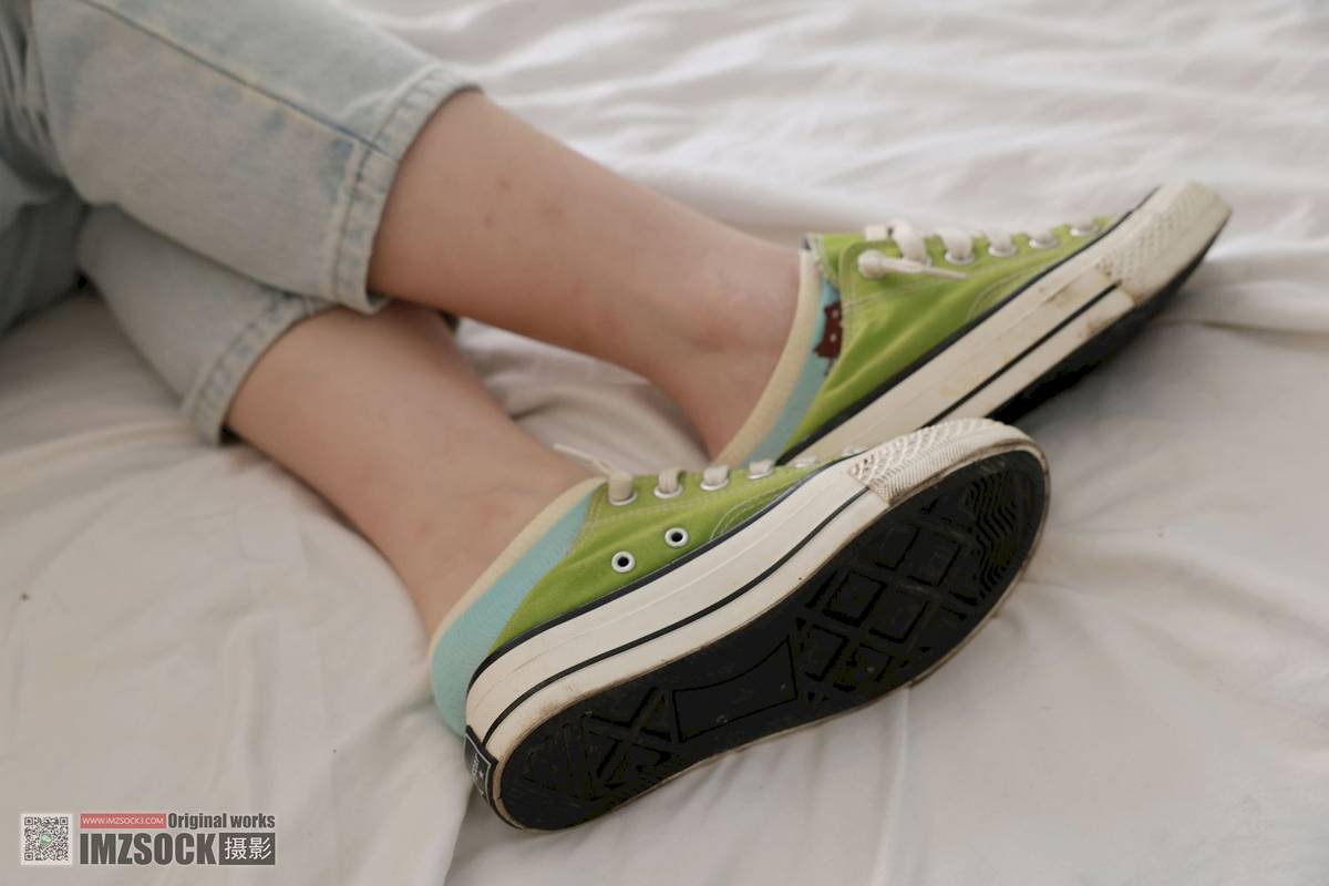 MZSOCK爱美足梦瑶白色上衣破洞牛仔裤阳光写真-50