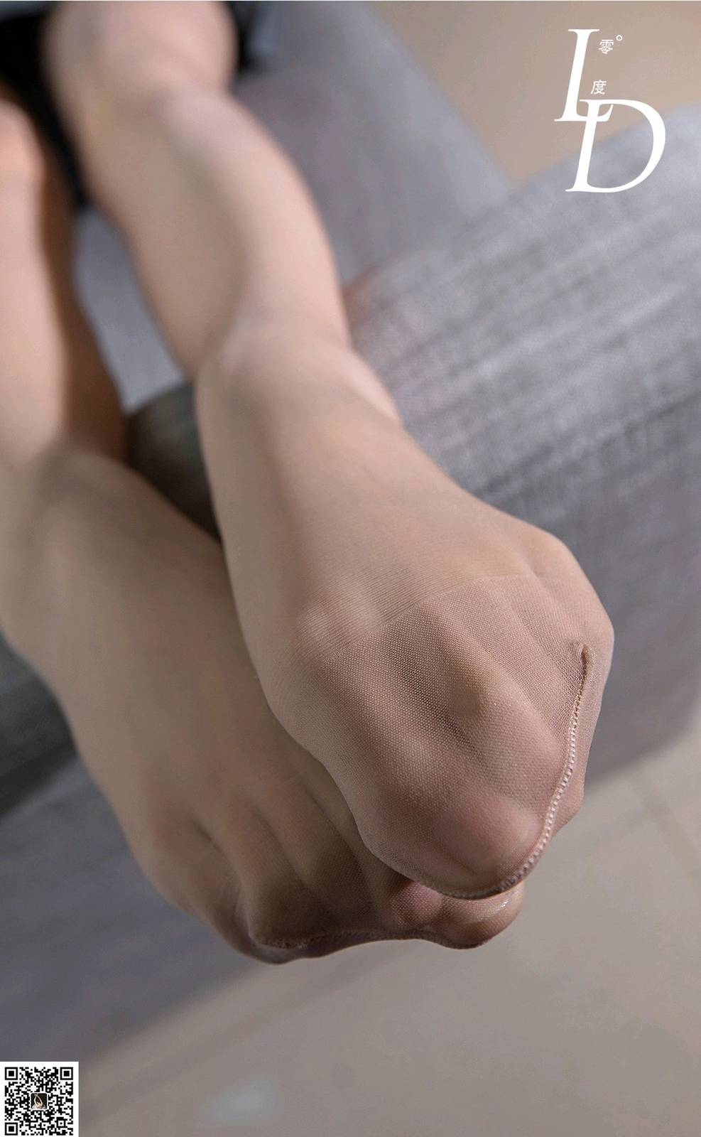 LD零度模特黛欣白色短袖上衣灰色短裤时尚写真-52