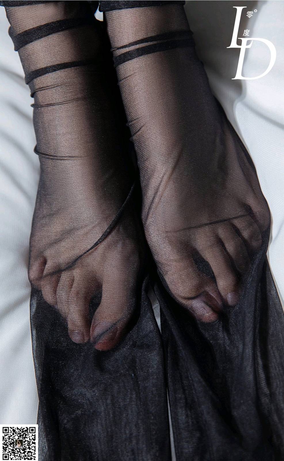 LD零度模特伊雅灰色长袖上衣格纹短裙休闲写真-6