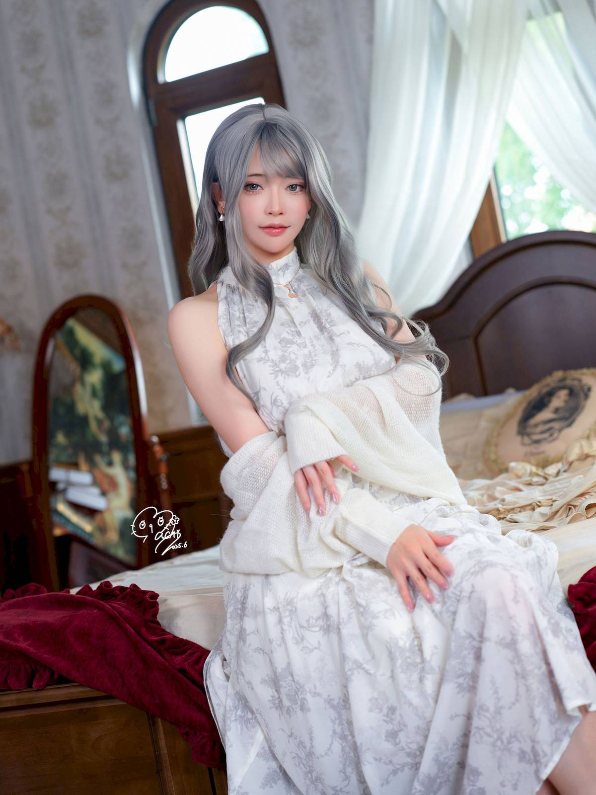 复古美人Machi马吉银灰长发吊带连衣裙柔美写真-12