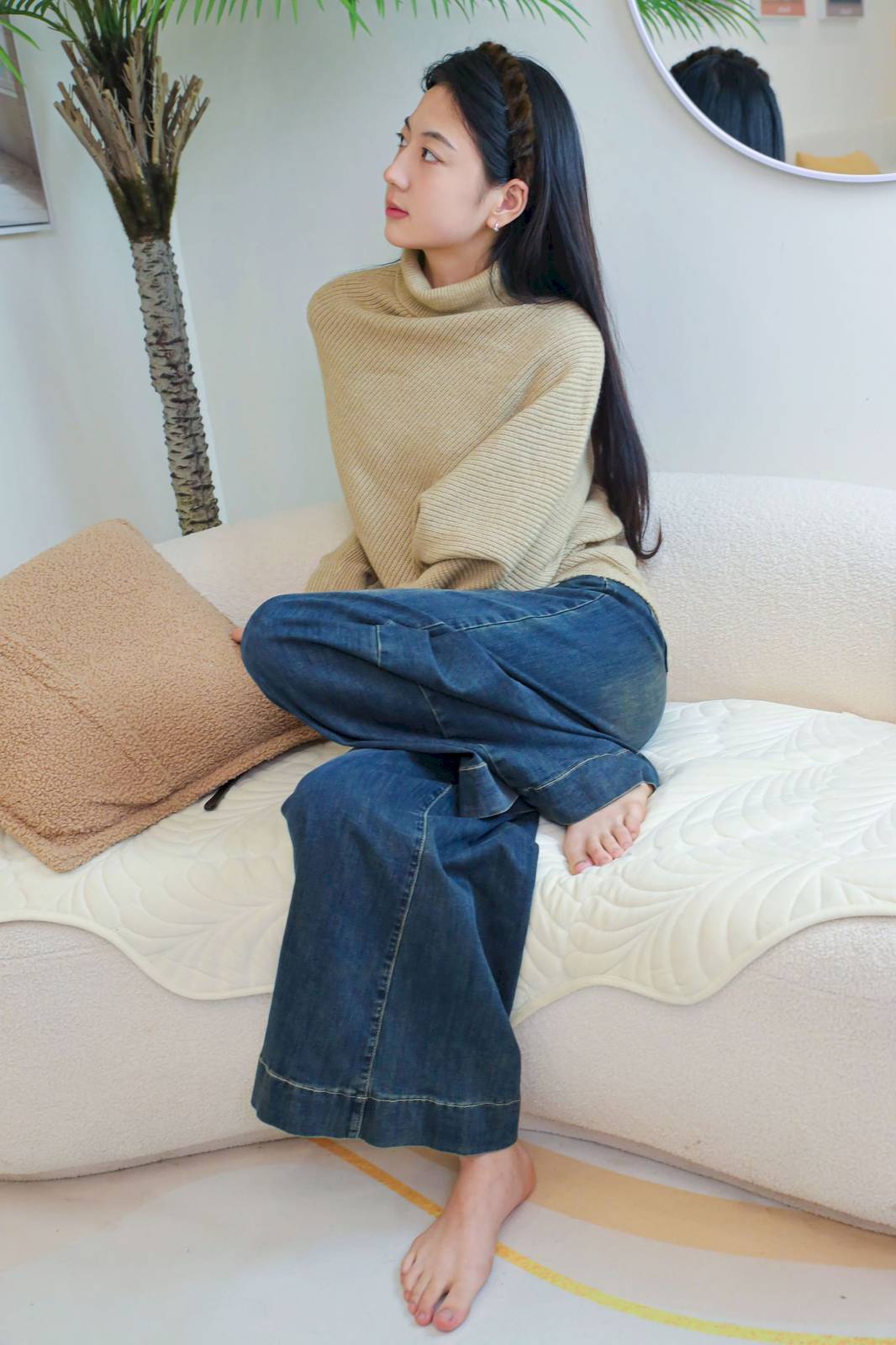 绮梦摄影模特小宇高领毛衣阔腿牛仔裤休闲写真-5