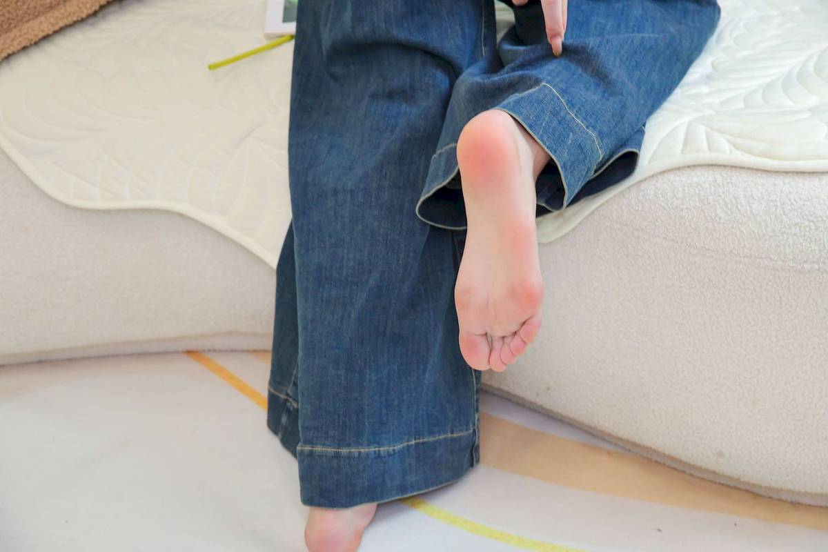 绮梦摄影模特小宇高领毛衣阔腿牛仔裤休闲写真-46