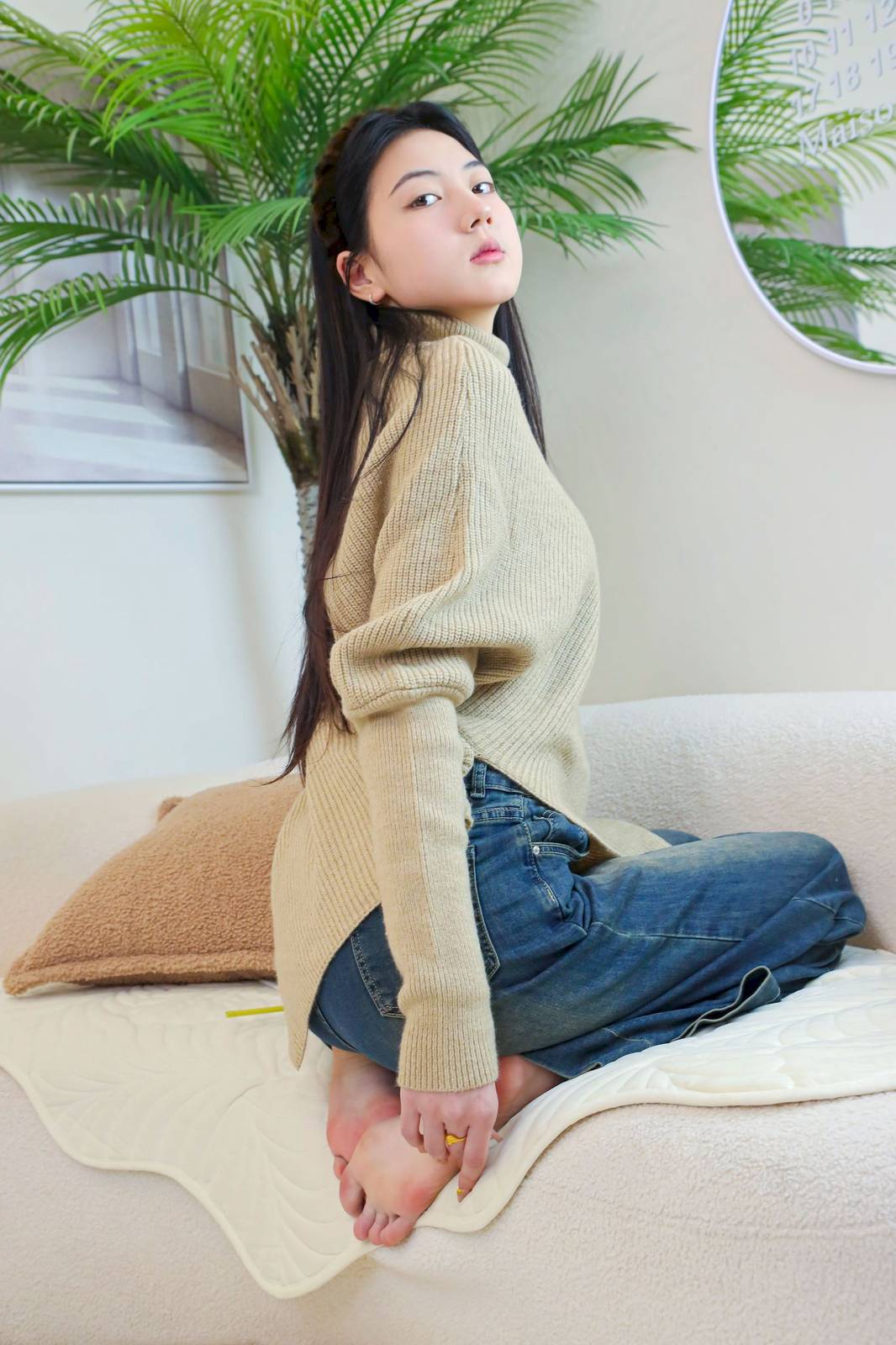 绮梦摄影模特小宇高领毛衣阔腿牛仔裤休闲写真-54