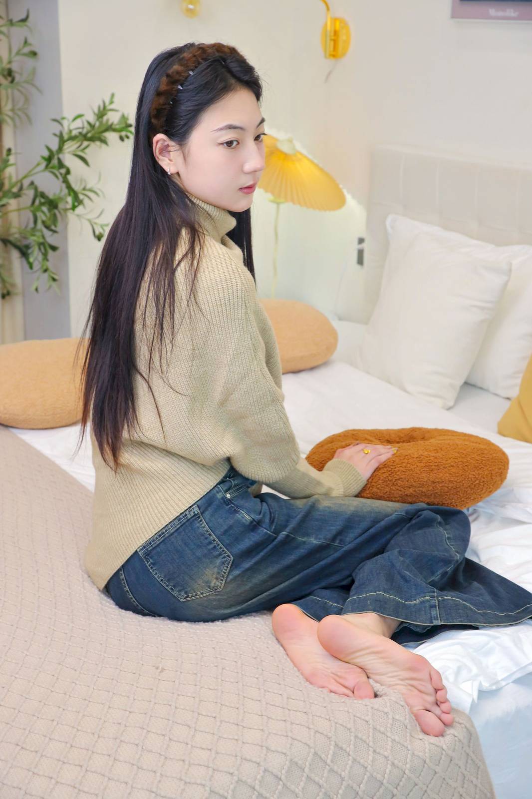 绮梦摄影模特小宇高领毛衣阔腿牛仔裤休闲写真-135