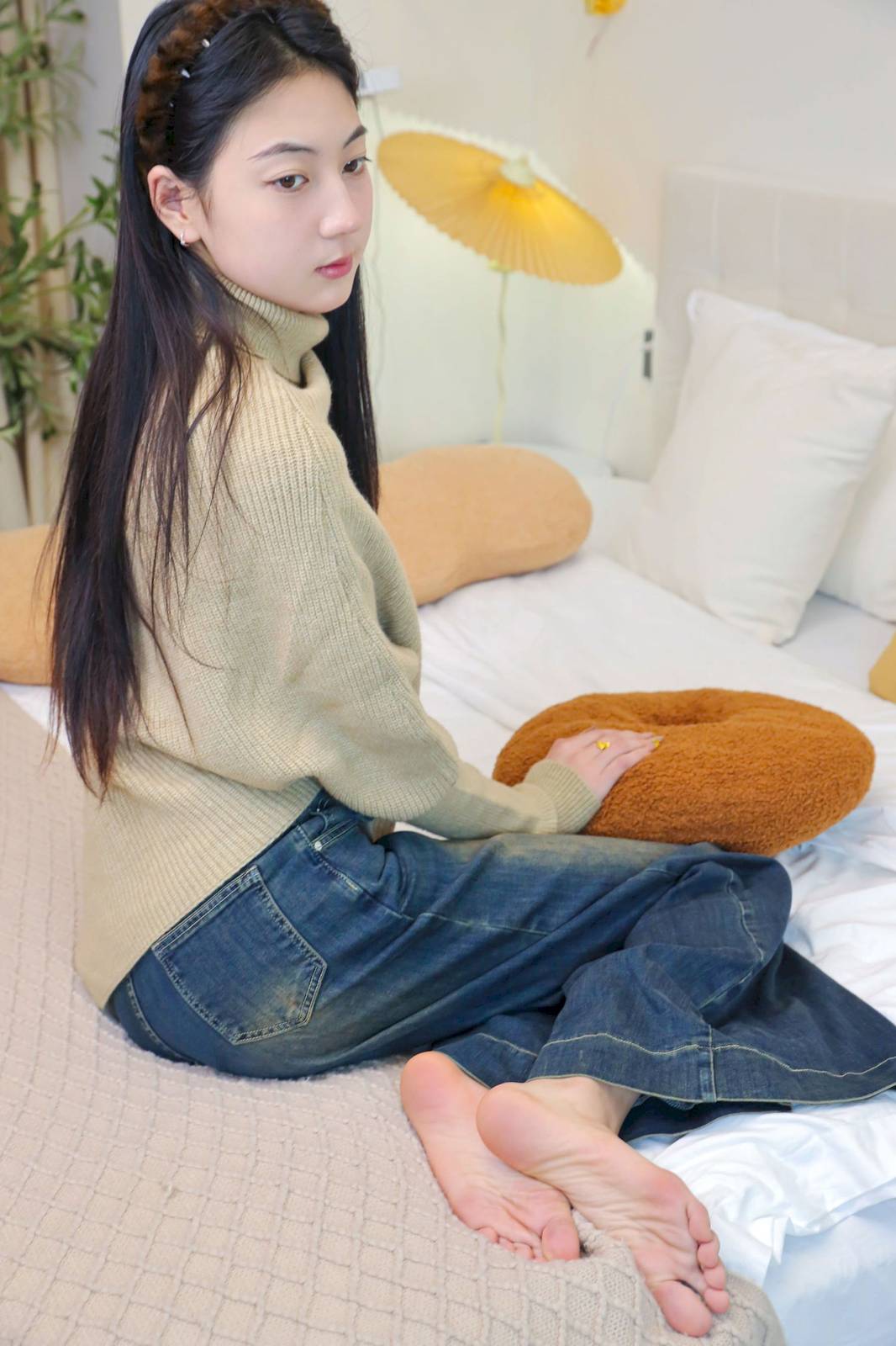 绮梦摄影模特小宇高领毛衣阔腿牛仔裤休闲写真-137