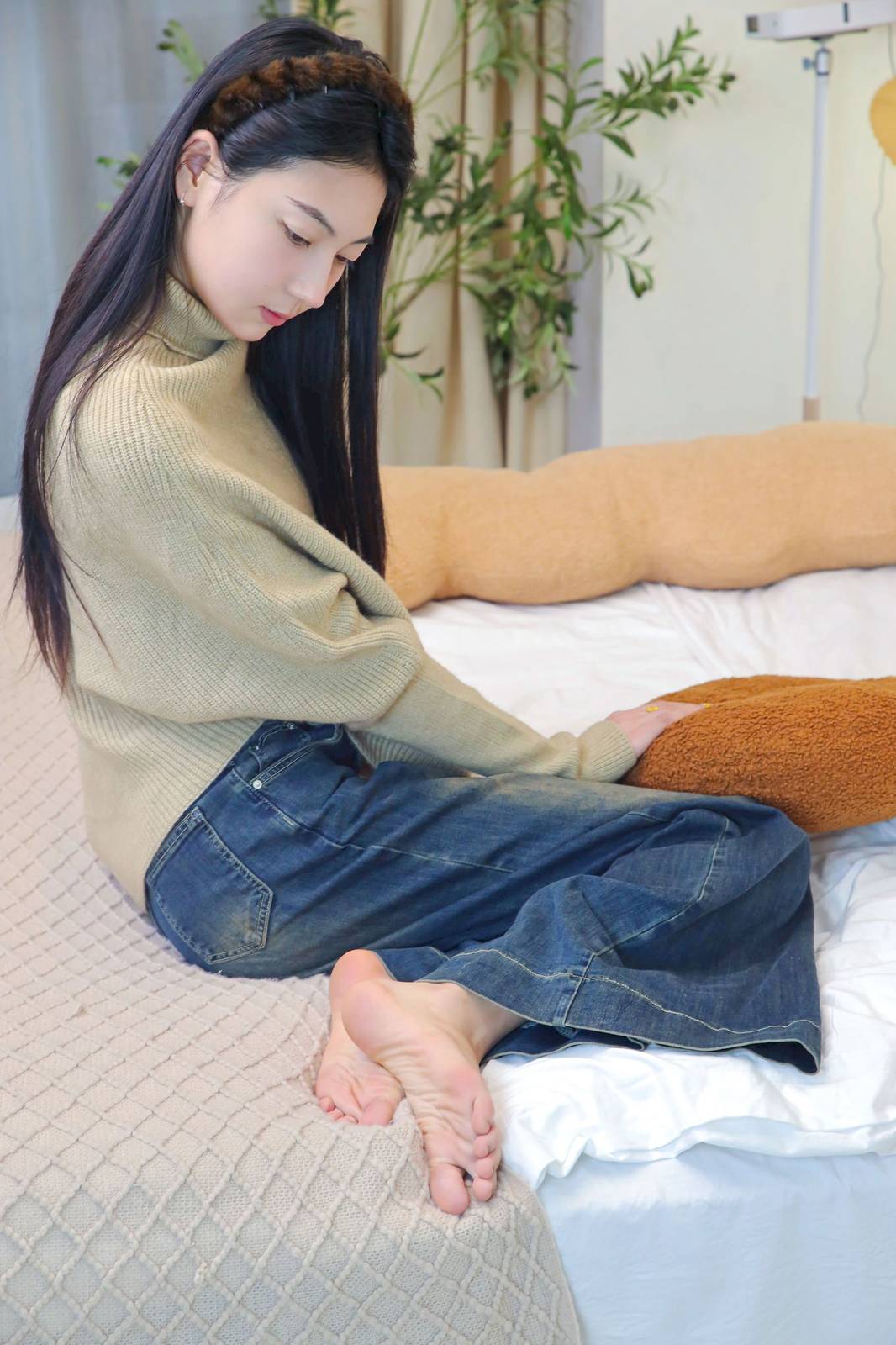 绮梦摄影模特小宇高领毛衣阔腿牛仔裤休闲写真-138