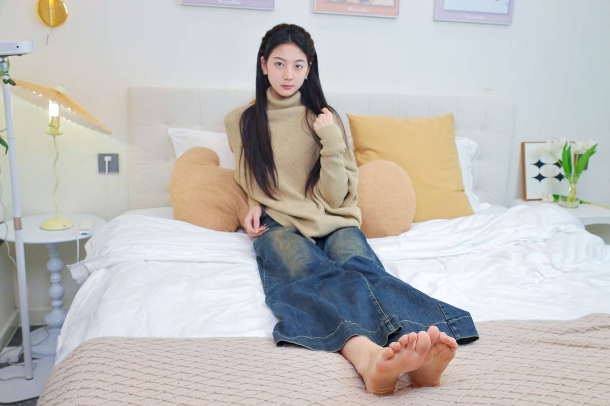 绮梦摄影模特小宇高领毛衣阔腿牛仔裤休闲写真-183