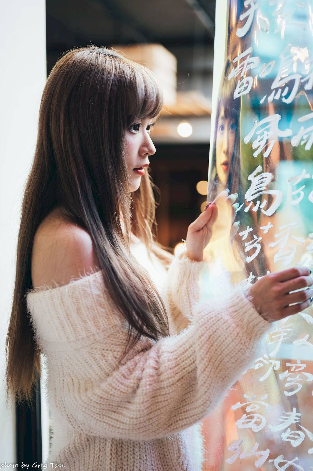 养眼美女凯云身着‌白色毛绒针织上衣户外慵懒写真-7