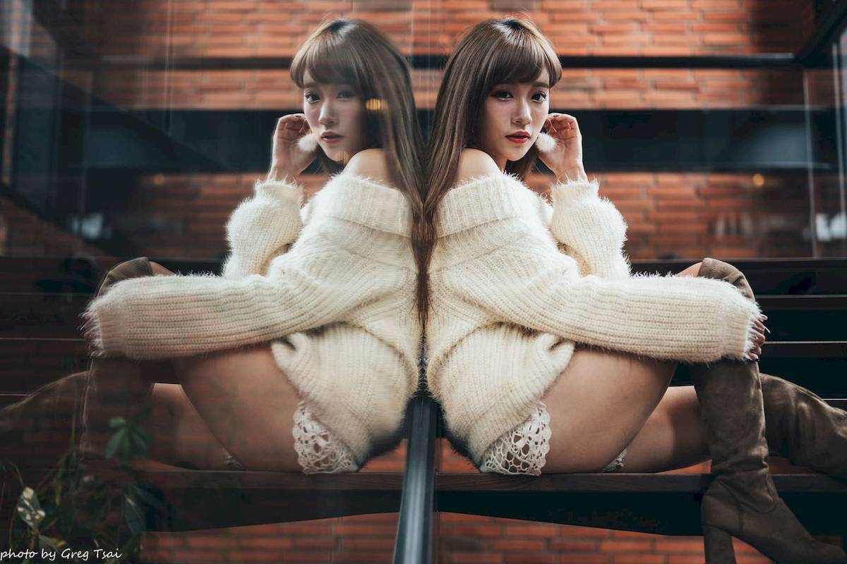 养眼美女凯云身着‌白色毛绒针织上衣户外慵懒写真-101