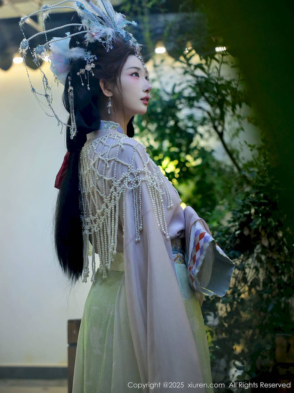 秀人网新人梨霜儿浅色古装服饰丰腴身材性感写真-6