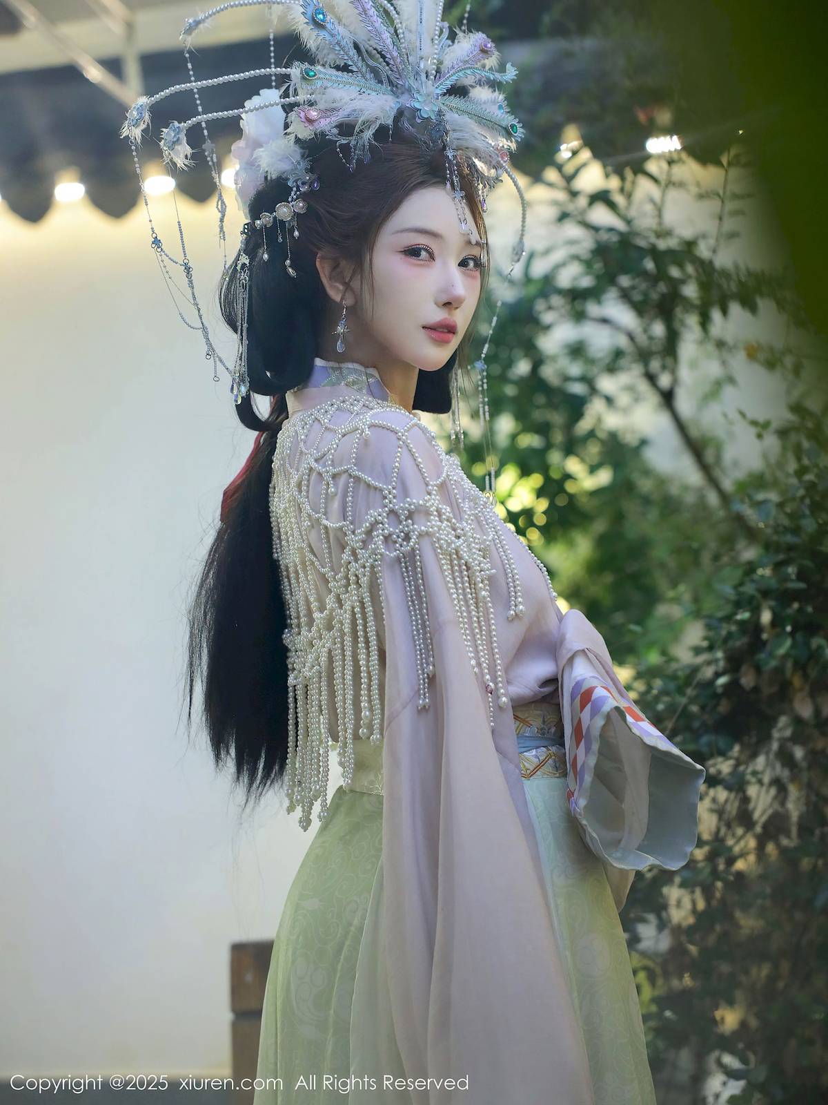 秀人网新人梨霜儿浅色古装服饰丰腴身材性感写真-7