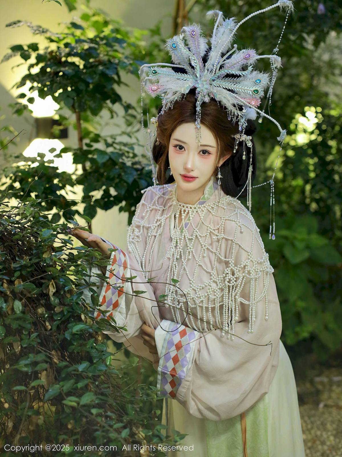 秀人网新人梨霜儿浅色古装服饰丰腴身材性感写真-23