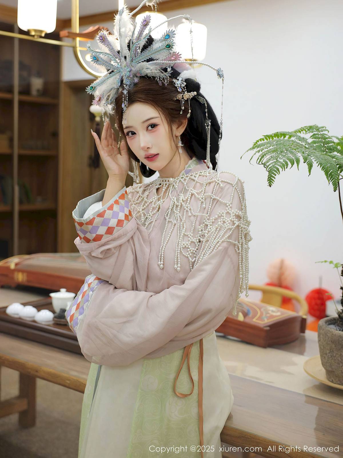 秀人网新人梨霜儿浅色古装服饰丰腴身材性感写真-48