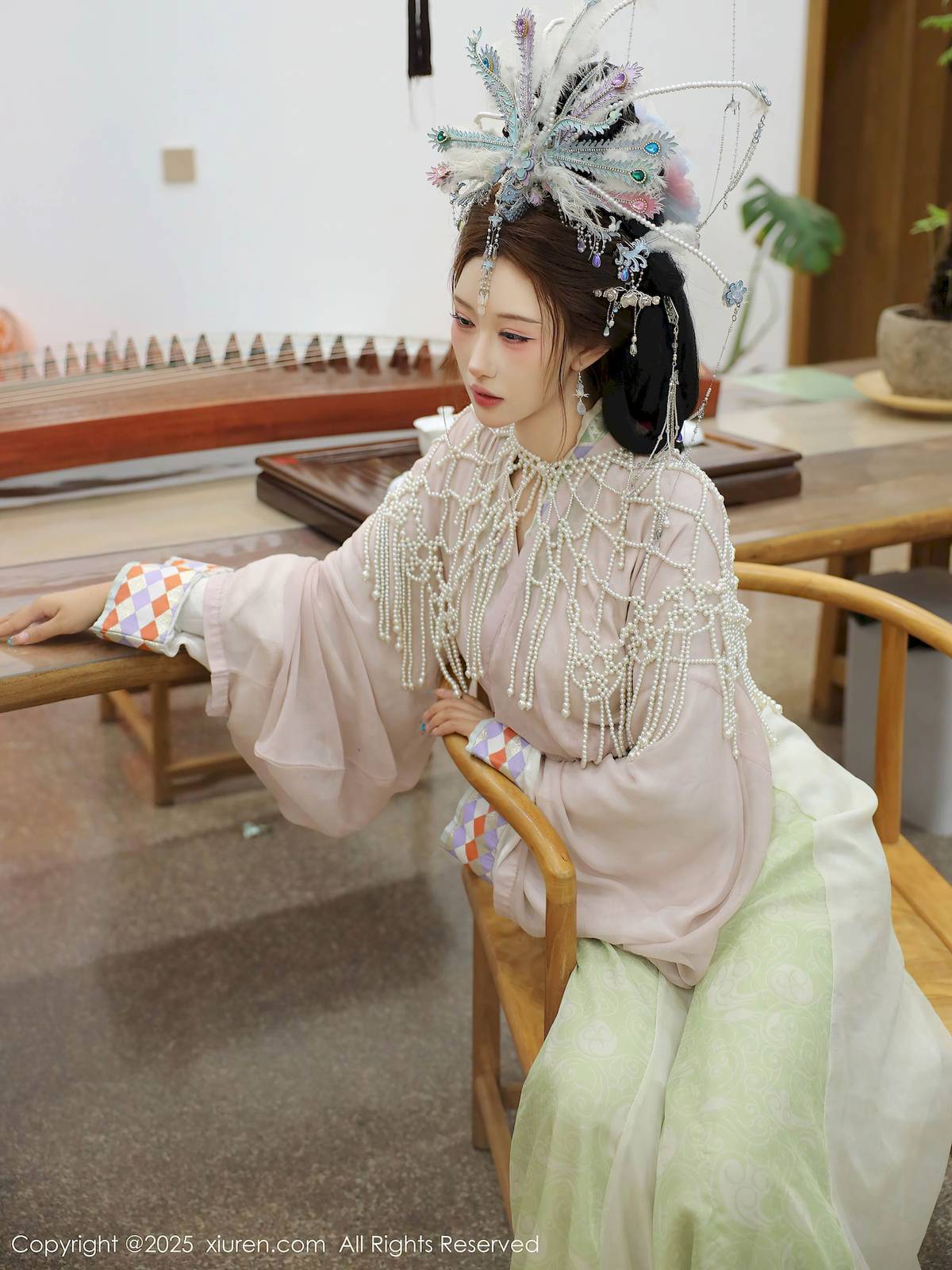 秀人网新人梨霜儿浅色古装服饰丰腴身材性感写真-51