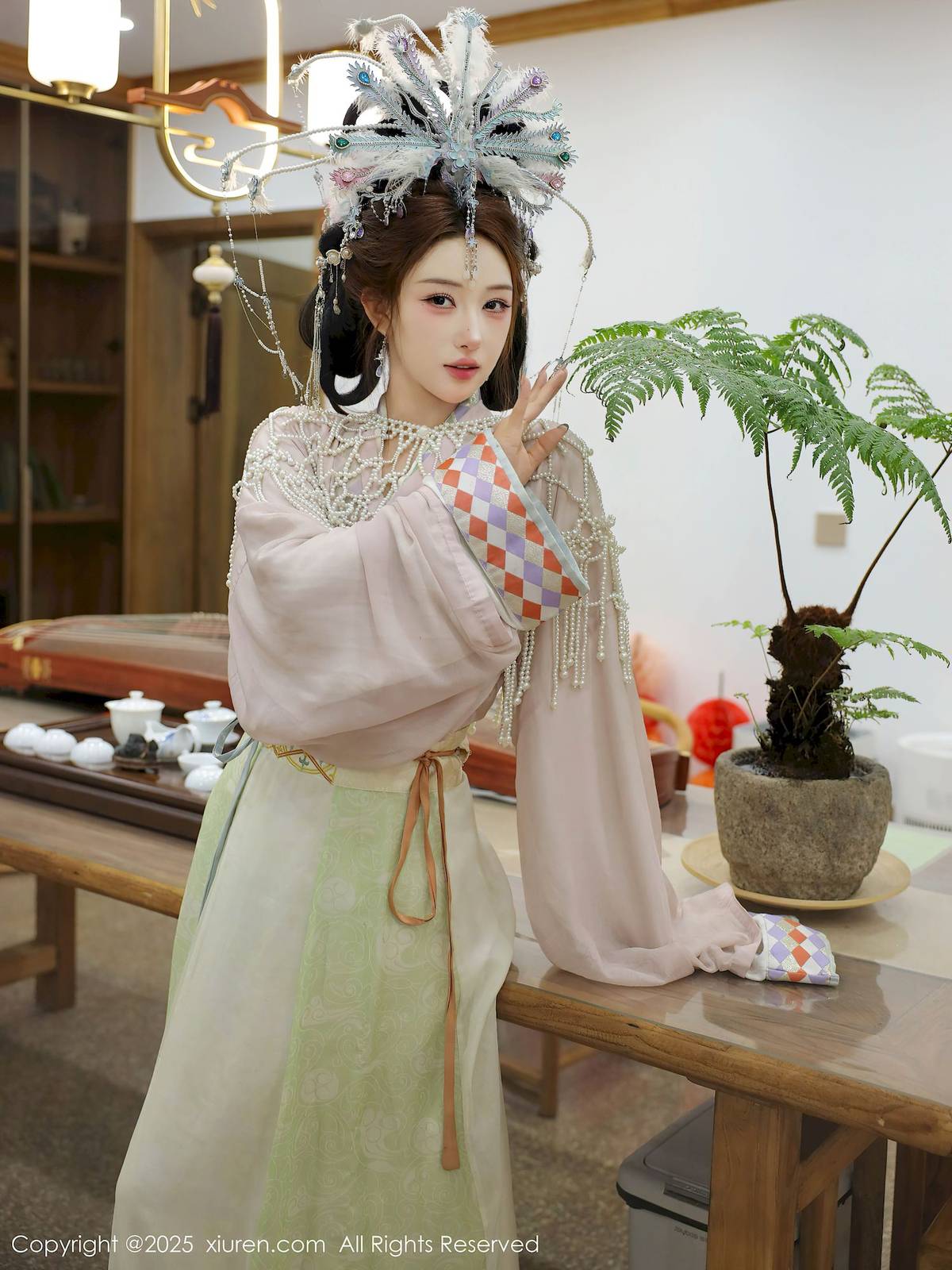 秀人网新人梨霜儿浅色古装服饰丰腴身材性感写真-50