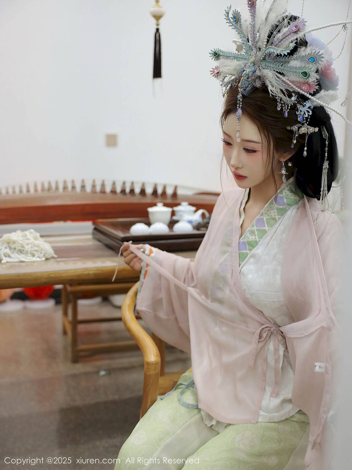 秀人网新人梨霜儿浅色古装服饰丰腴身材性感写真-56