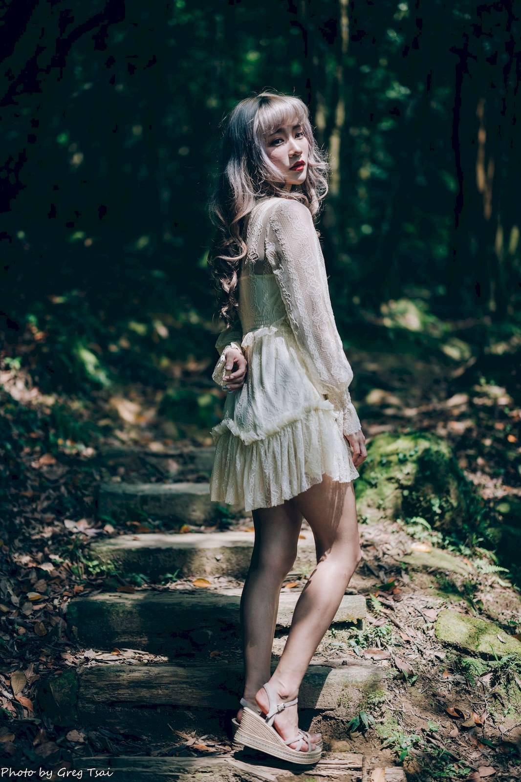 凯云白色蕾丝连衣裙浅色系穿搭梦湖主题写真-20