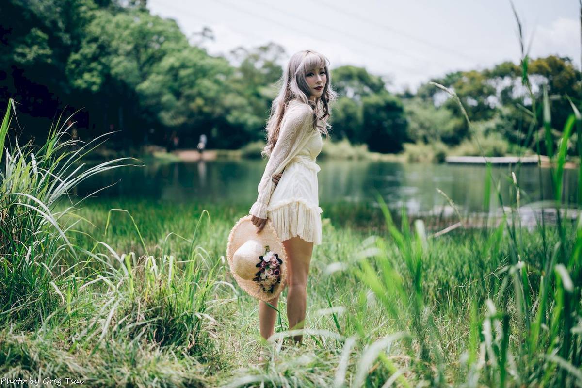 凯云白色蕾丝连衣裙浅色系穿搭梦湖主题写真-43