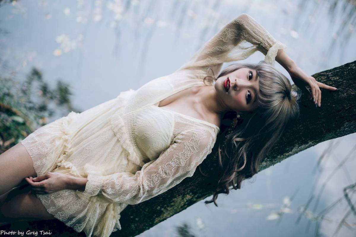 凯云白色蕾丝连衣裙浅色系穿搭梦湖主题写真-62