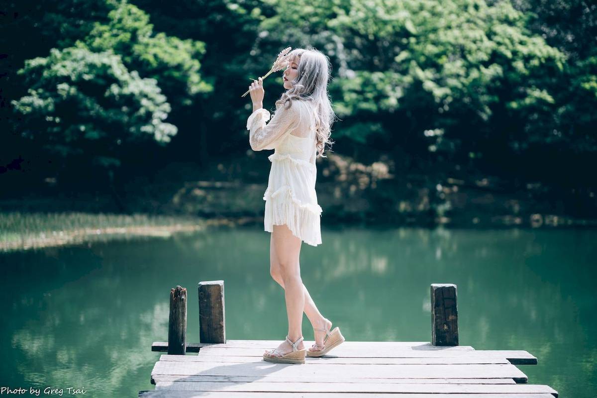 凯云白色蕾丝连衣裙浅色系穿搭梦湖主题写真-72