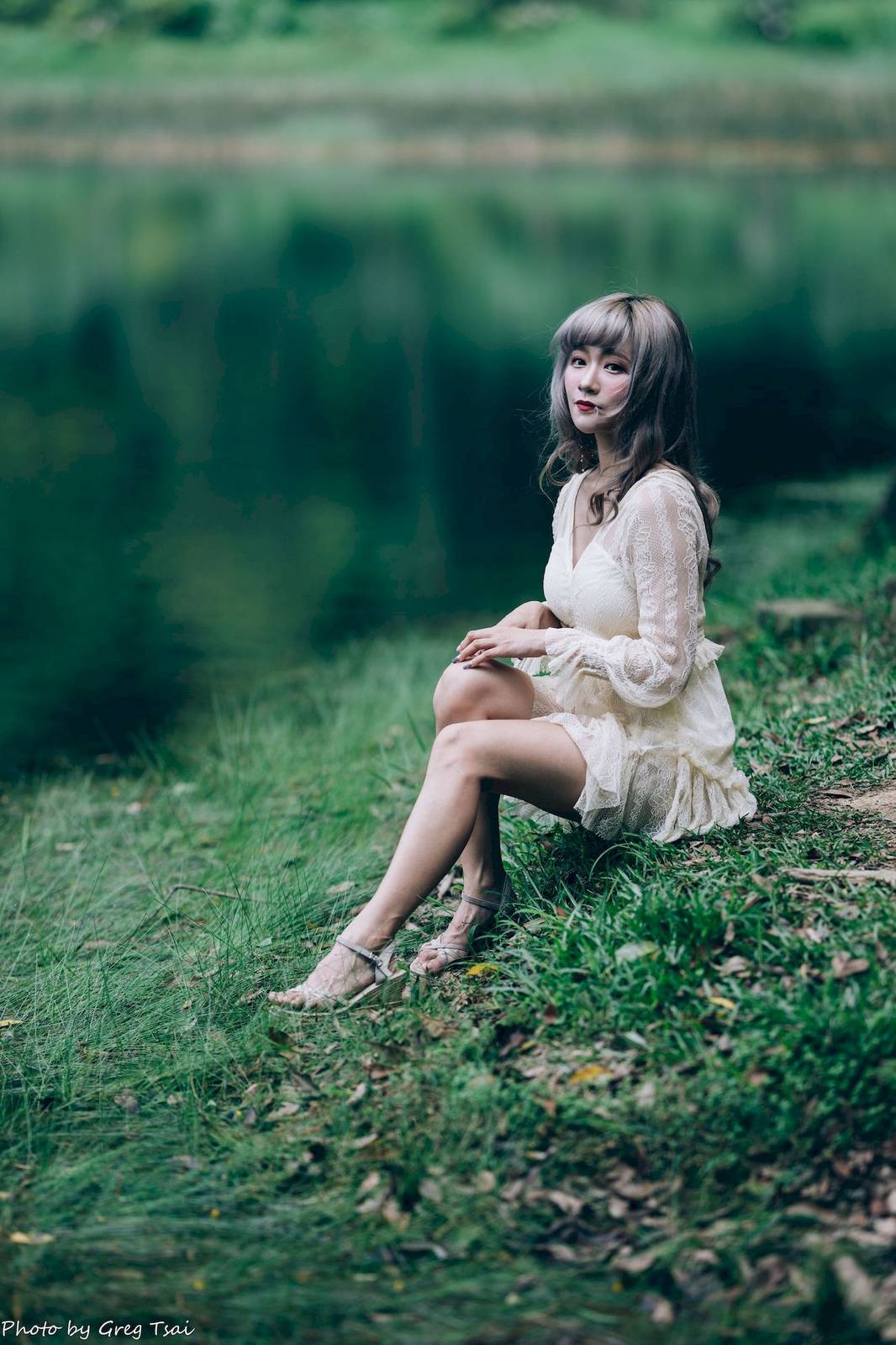 凯云白色蕾丝连衣裙浅色系穿搭梦湖主题写真-69