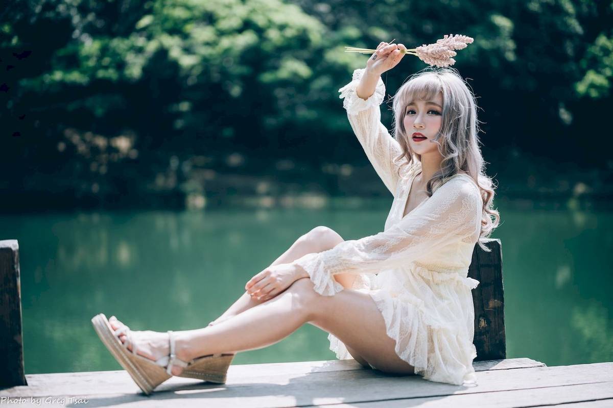 凯云白色蕾丝连衣裙浅色系穿搭梦湖主题写真-78