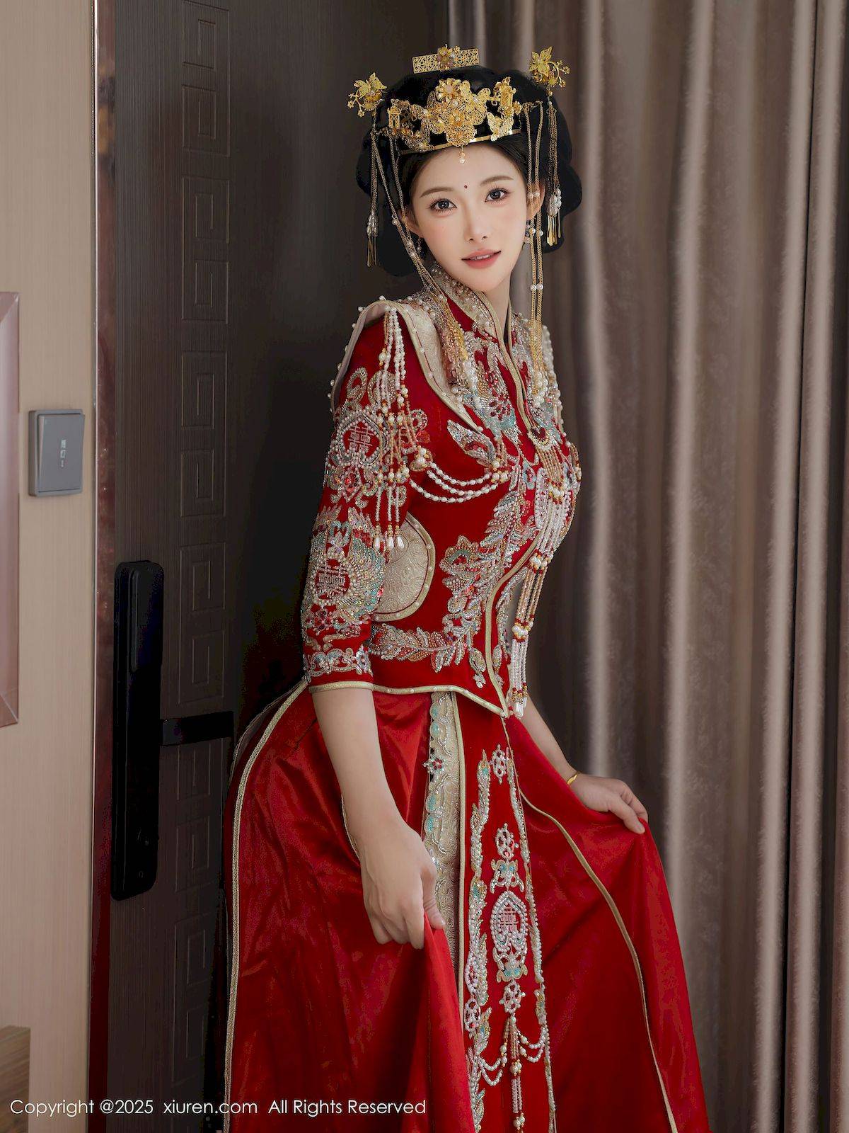 秀人网新人梨霜儿红色秀禾服饰肉色丝袜性感写真-13