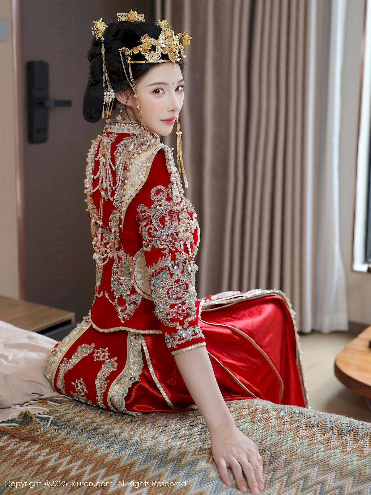 秀人网新人梨霜儿红色秀禾服饰肉色丝袜性感写真-14