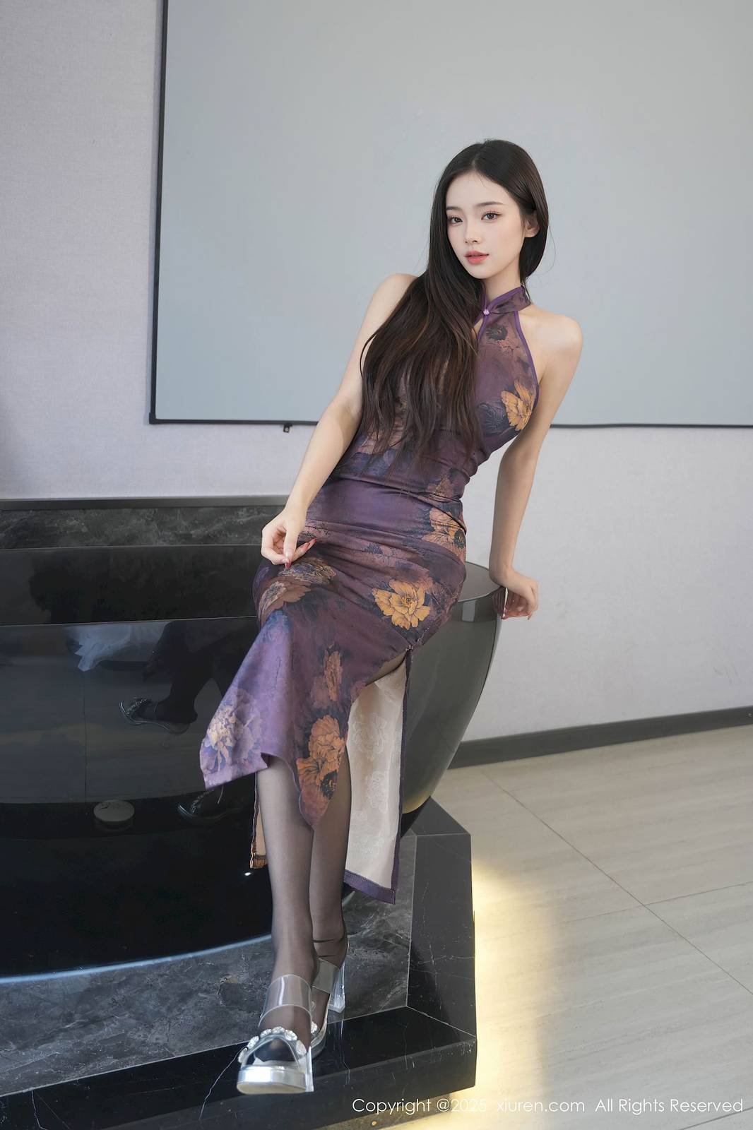 秀人网新人小奶娇紫色旗袍魅惑黑丝首套写真-7