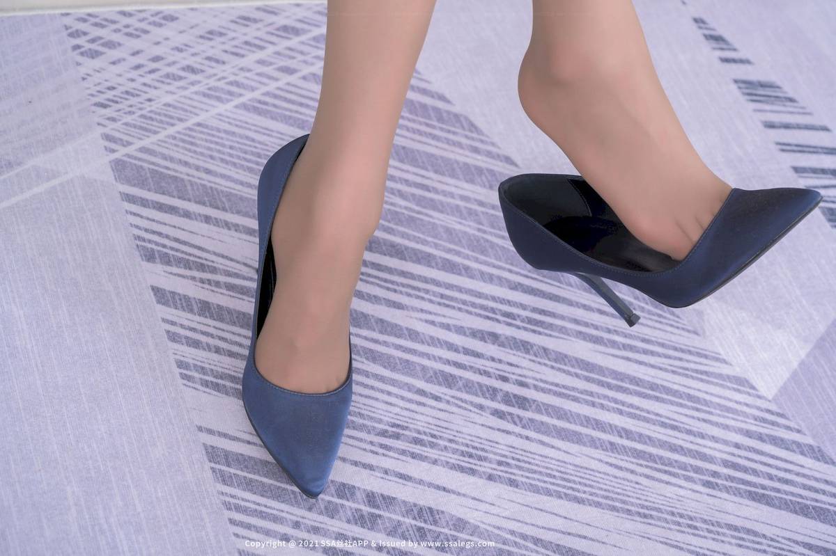 SSA丝社模特素素深蓝色连衣裙黑色丝袜超清写真-44