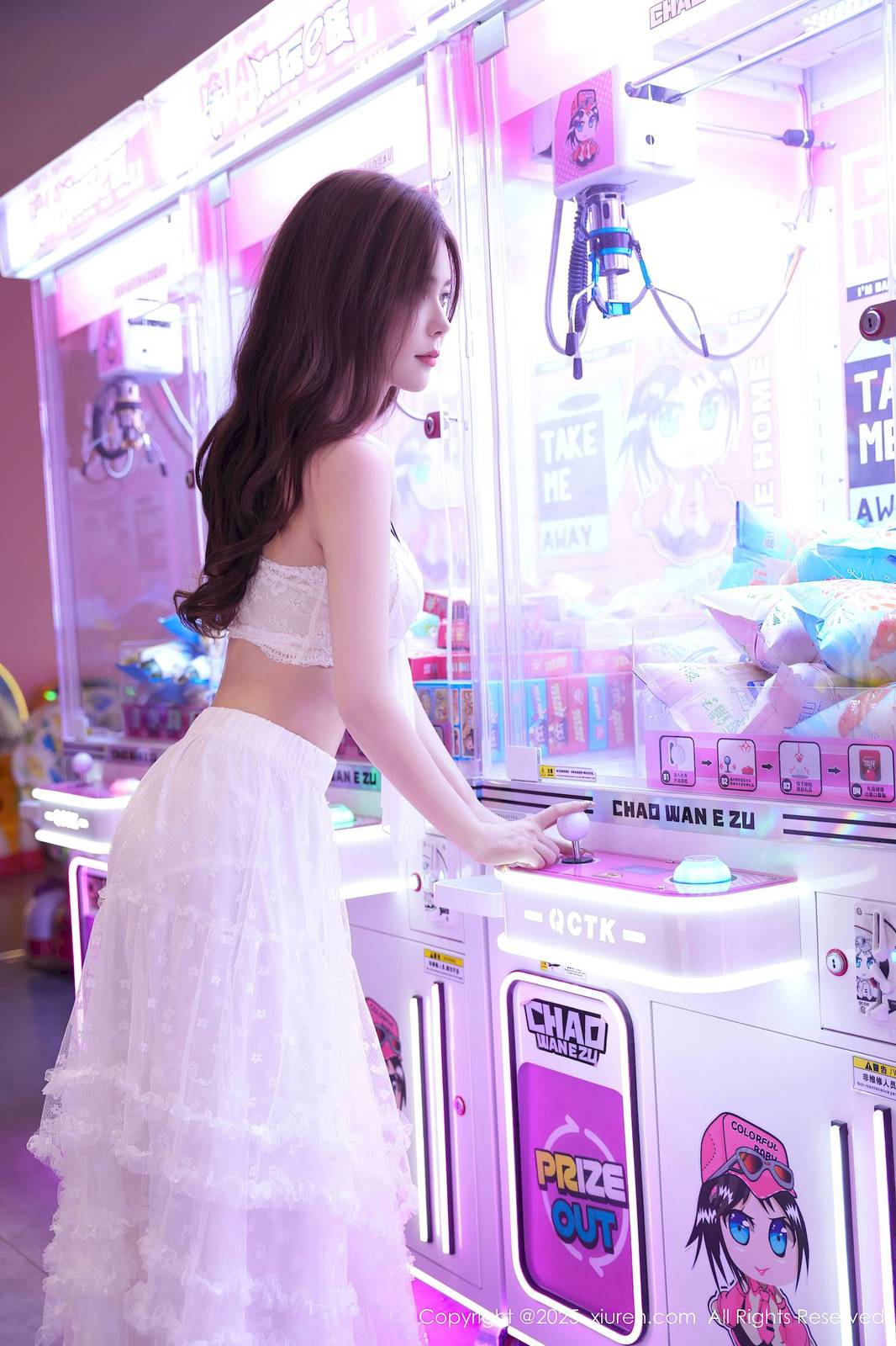 秀人网模特拍黄瓜girl白色长裙苗条身姿性感写真-5