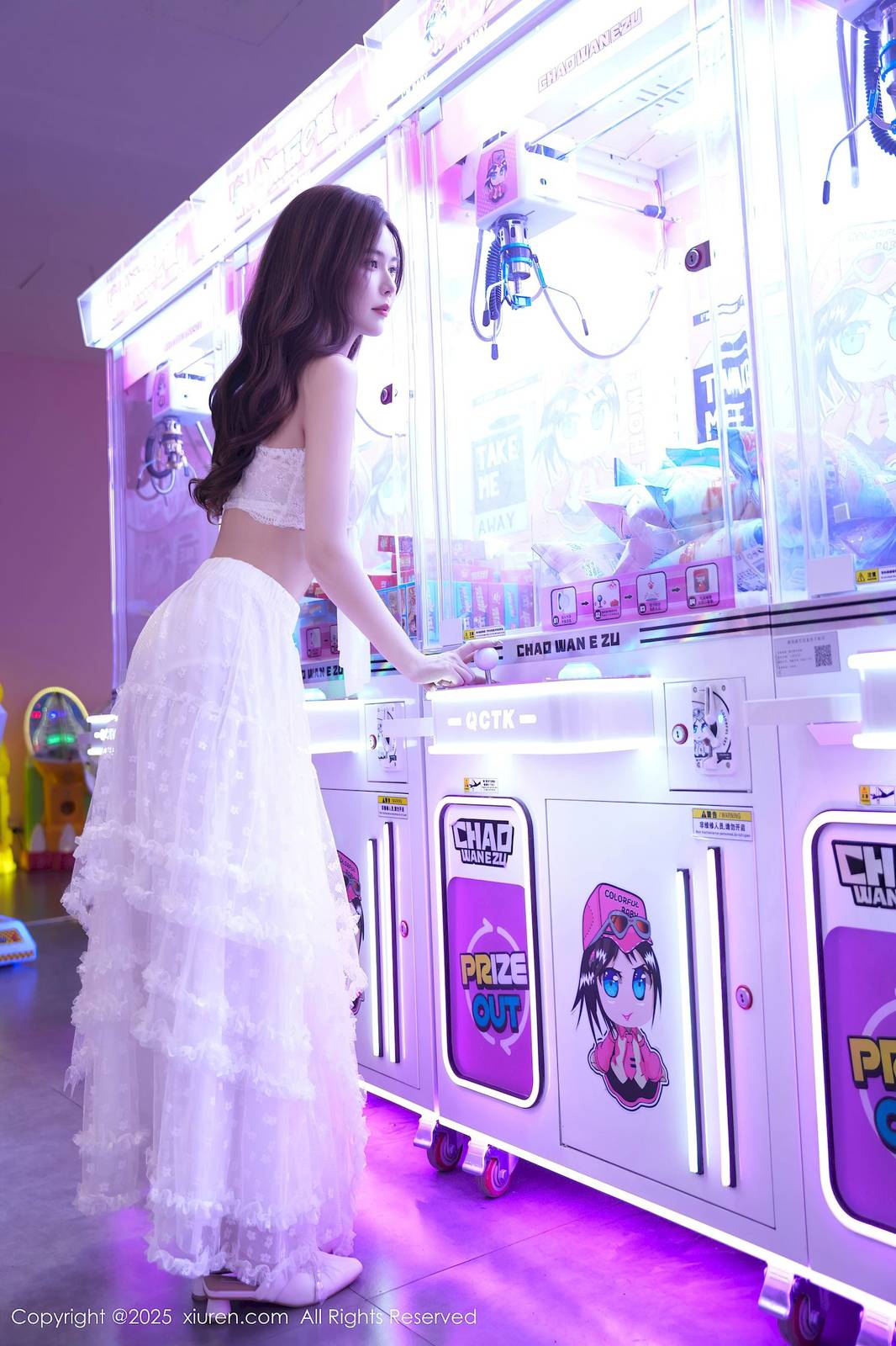 秀人网模特拍黄瓜girl白色长裙苗条身姿性感写真-6