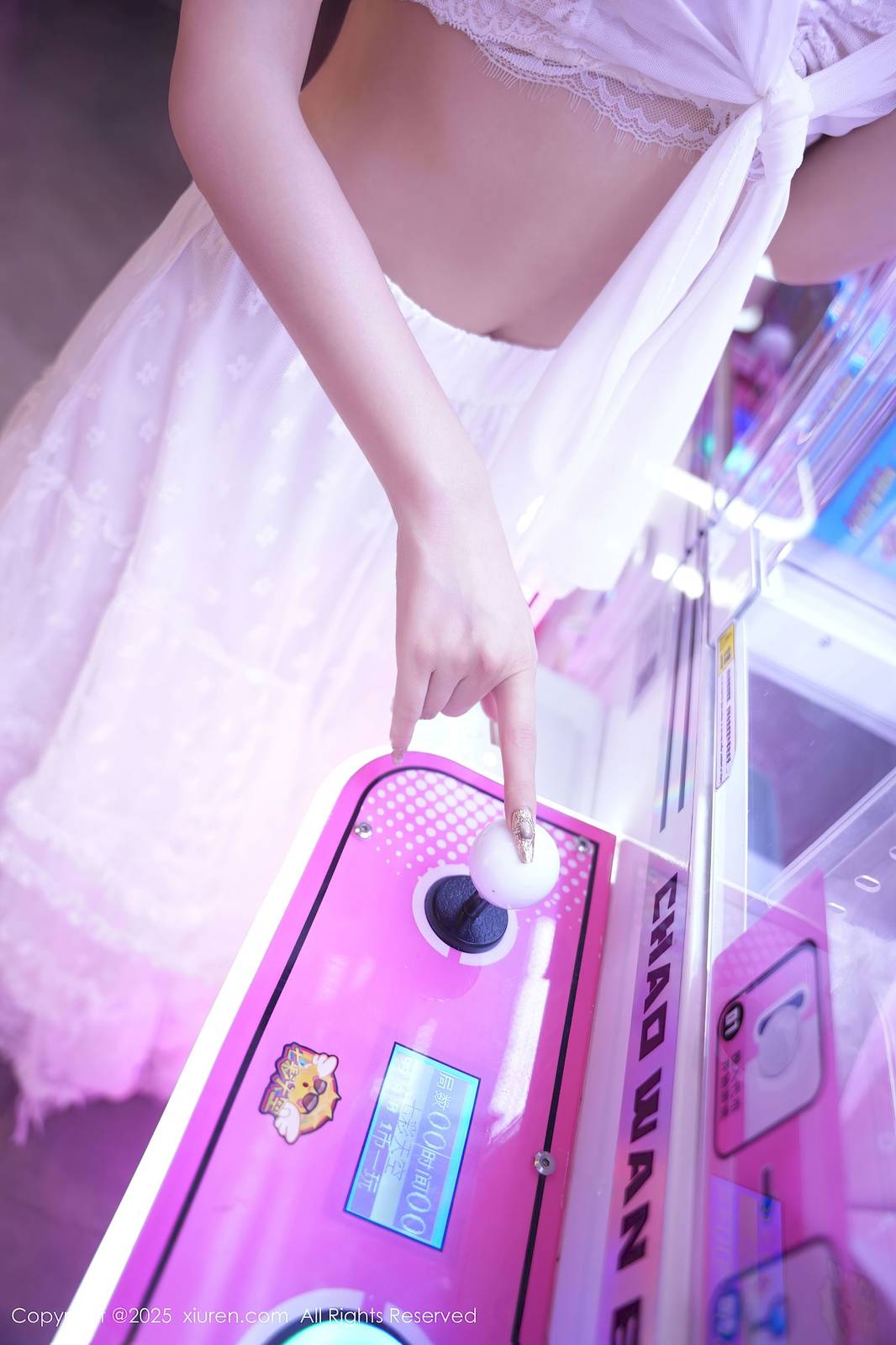 秀人网模特拍黄瓜girl白色长裙苗条身姿性感写真-10