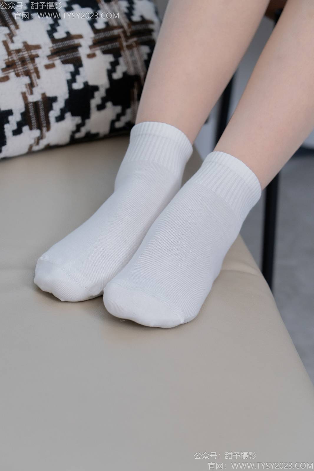 甜予摄影模特贝壳黑色高领毛衣优雅气质写真-55