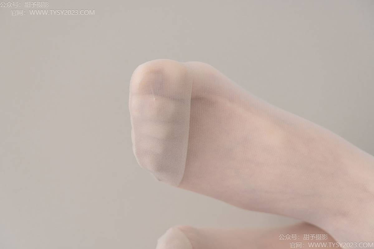 甜予摄影模特贝壳黑色高领毛衣优雅气质写真-96